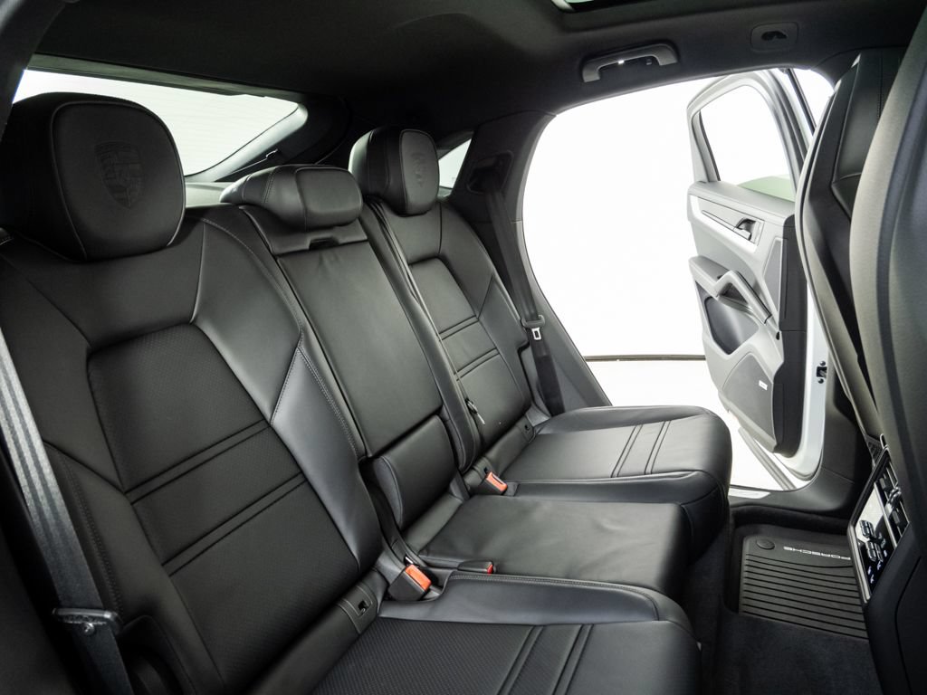 New 2026 Porsche Cayenne Coupe AWD/4WD image 23