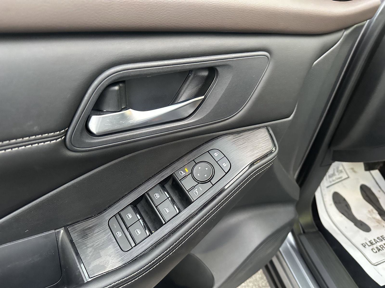 Used 2022 Nissan Rogue SV w/ SV Premium Package image 22