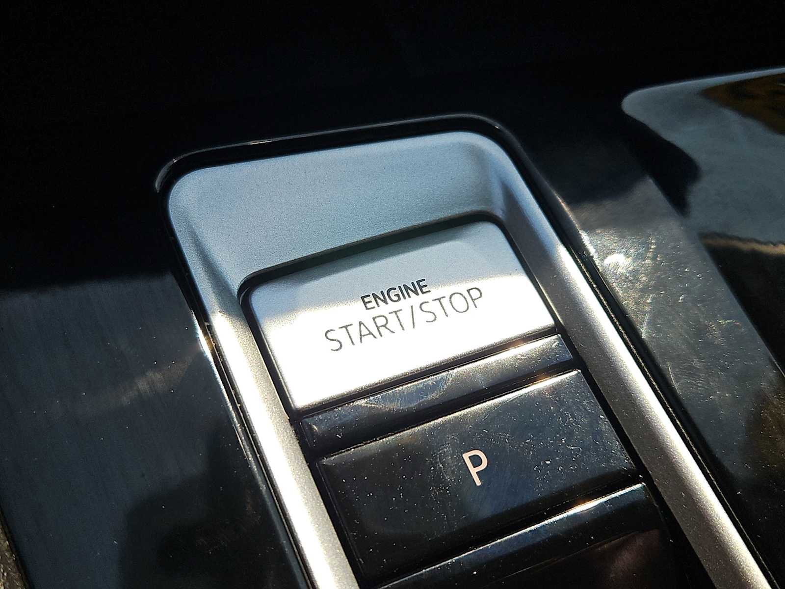 Used 2024 Volkswagen Atlas Peak Edition SE AWD/4WD image 25