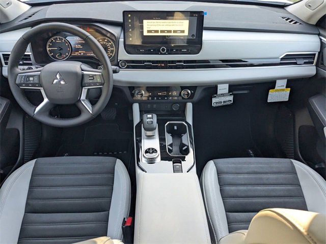 New 2025 Mitsubishi Outlander SE image 17