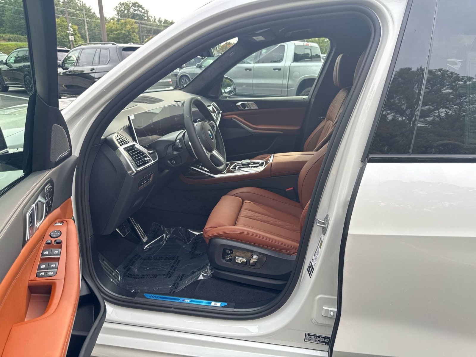 New 2027 BMW X7 xDrive40i w/ M Sport Package AWD/4WD image 16