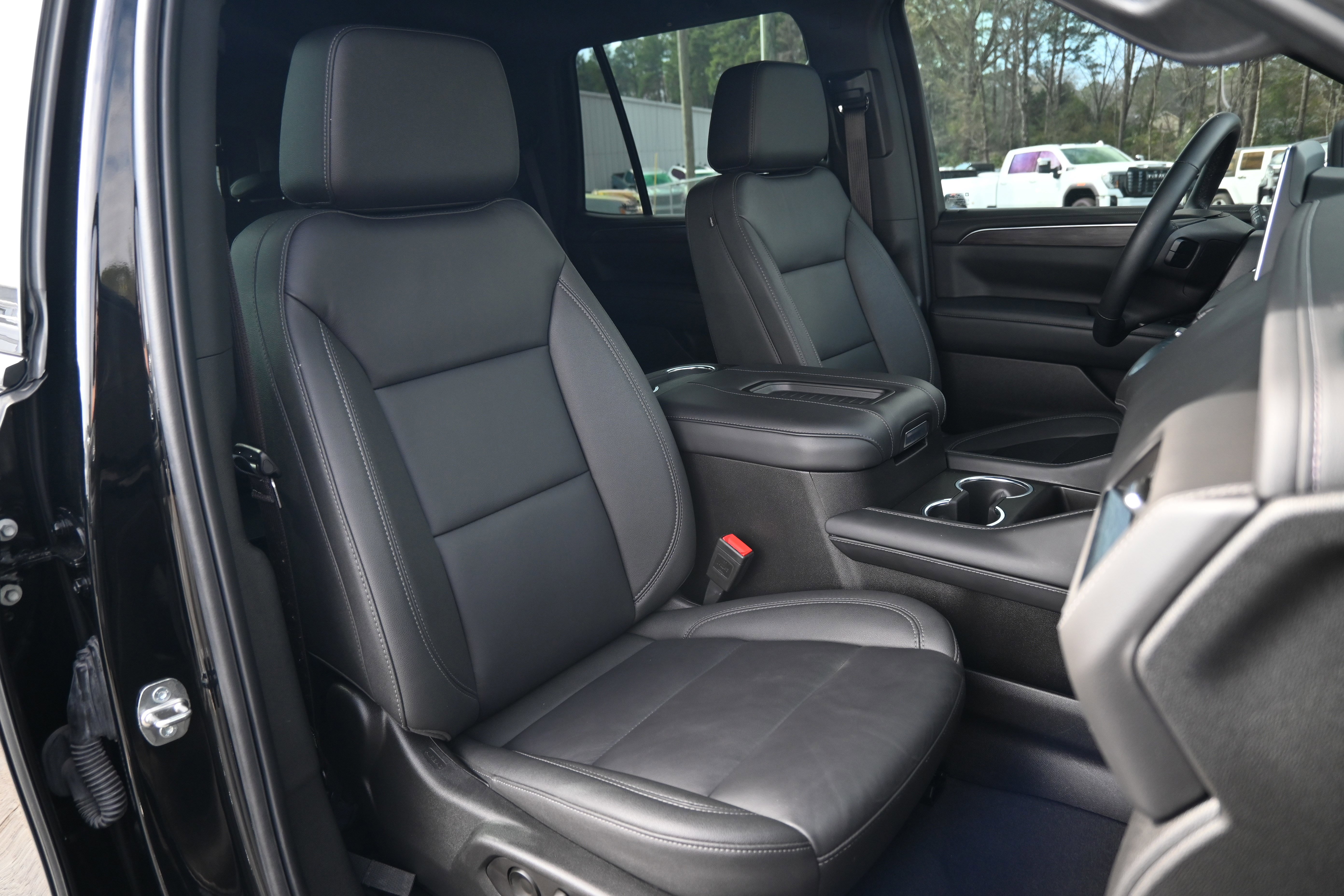 Used 2024 Chevrolet Tahoe Z71 w/ Luxury Package image 18