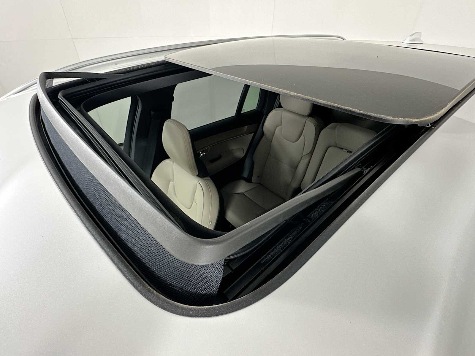 New 2026 Volvo XC90 B5 Plus w/ Protection Package AWD/4WD image 19