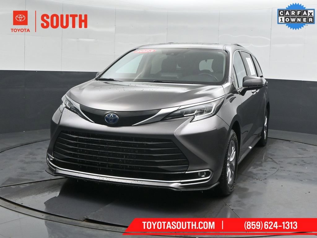 Used 2023 Toyota Sienna XLE image 6