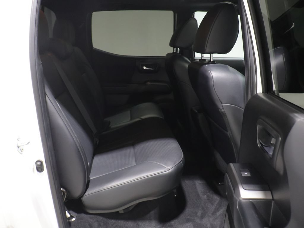 Used 2022 Toyota Tacoma TRD Off-Road w/ TRD Premium Off Road Package AWD/4WD image 21