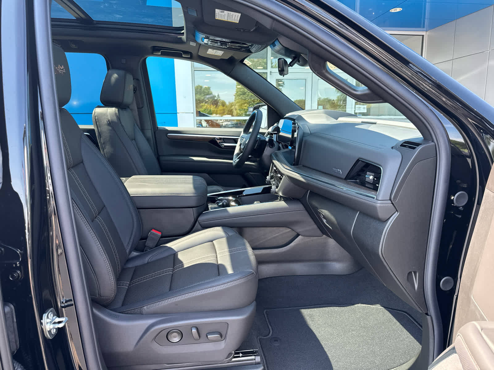 New 2026 Chevrolet Suburban High Country AWD/4WD image 4