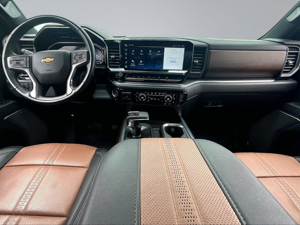 Used 2024 Chevrolet Silverado 1500 High Country w/ High Country Premium Package AWD/4WD image 10