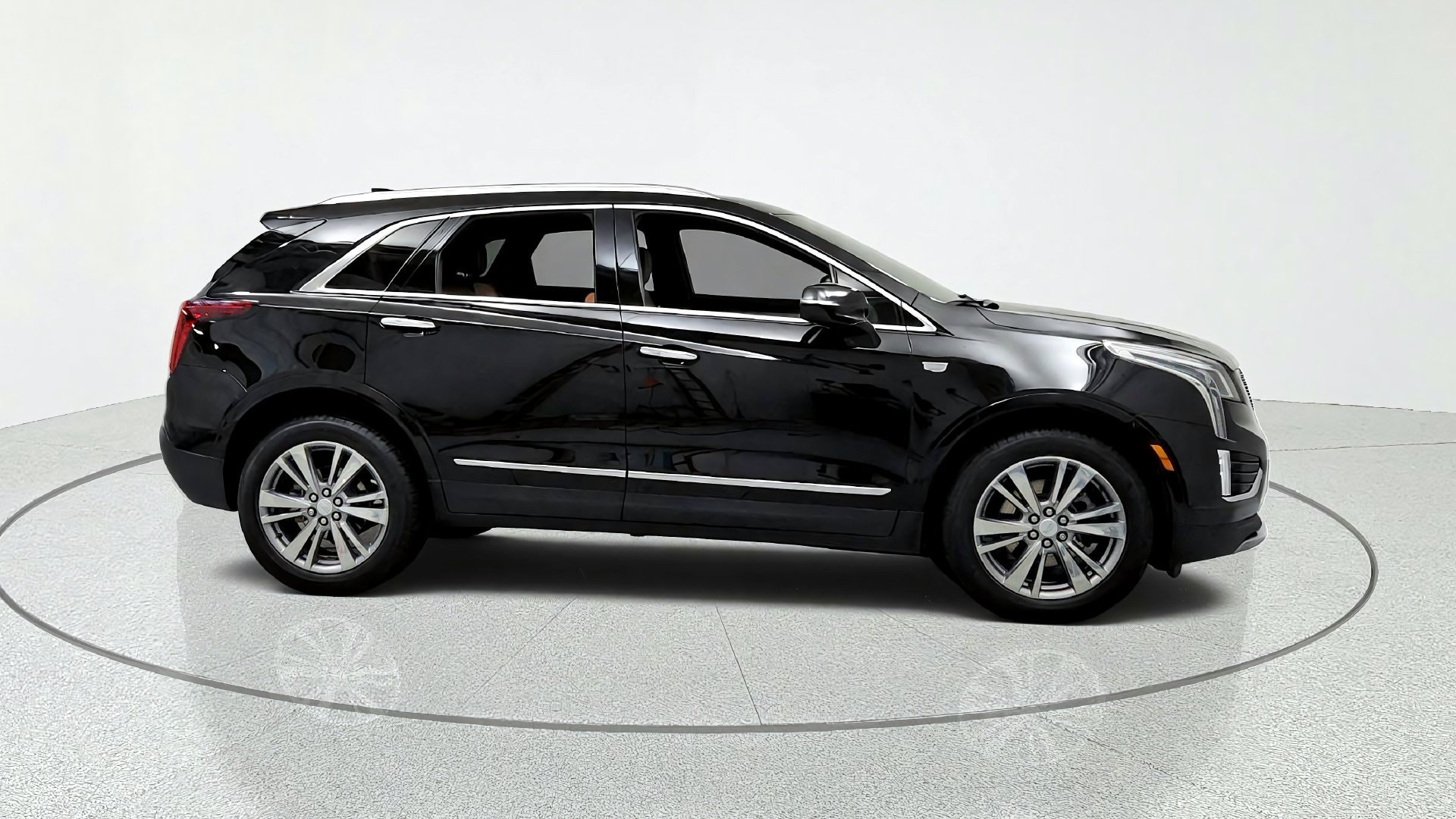 Used 2024 Cadillac XT5 Premium Luxury w/ LPO, Floor Liner Package FWD image 6
