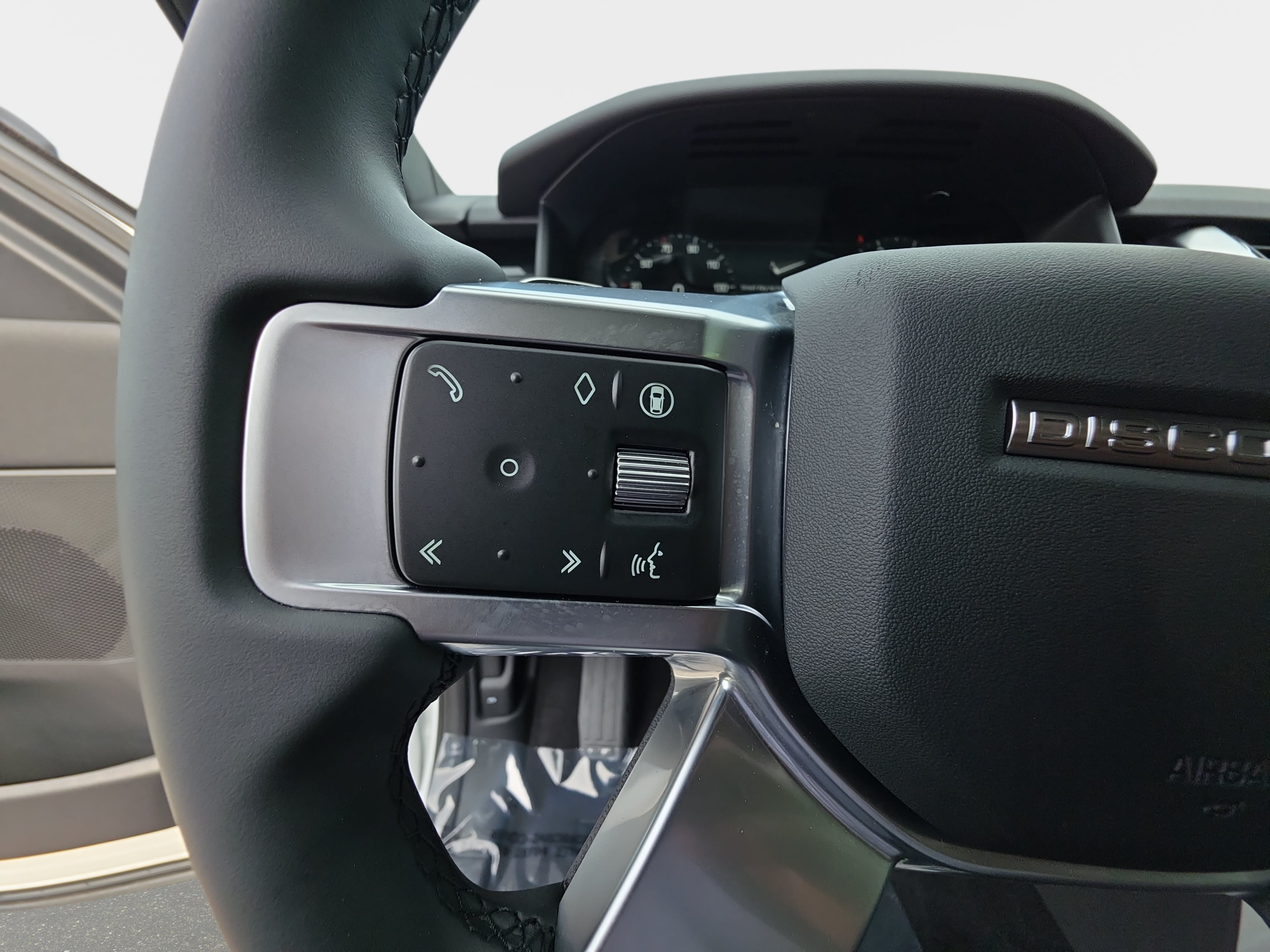 Certified 2025 Land Rover Discovery S AWD/4WD image 16