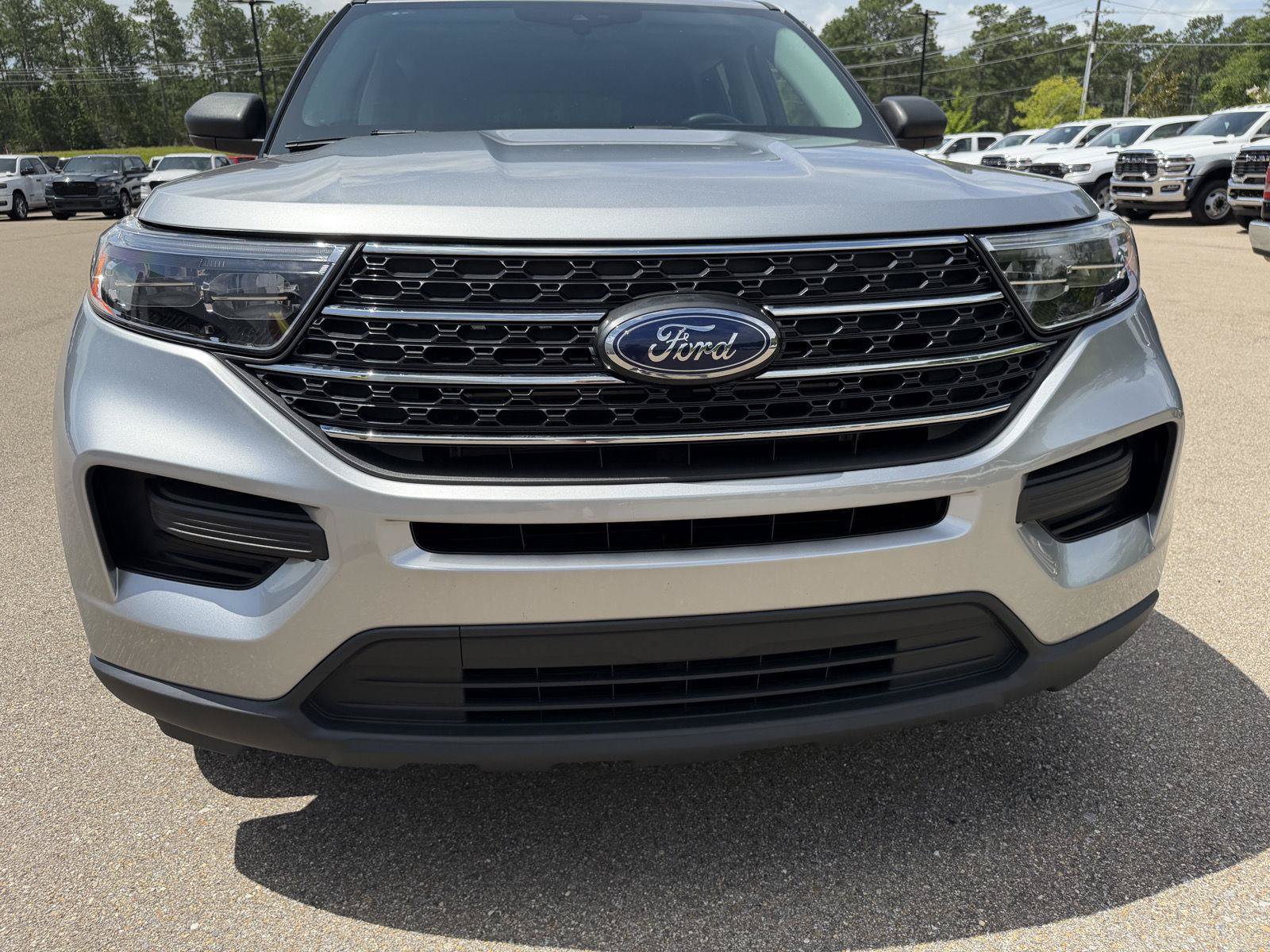 Used 2023 Ford Explorer XLT AWD/4WD image 24