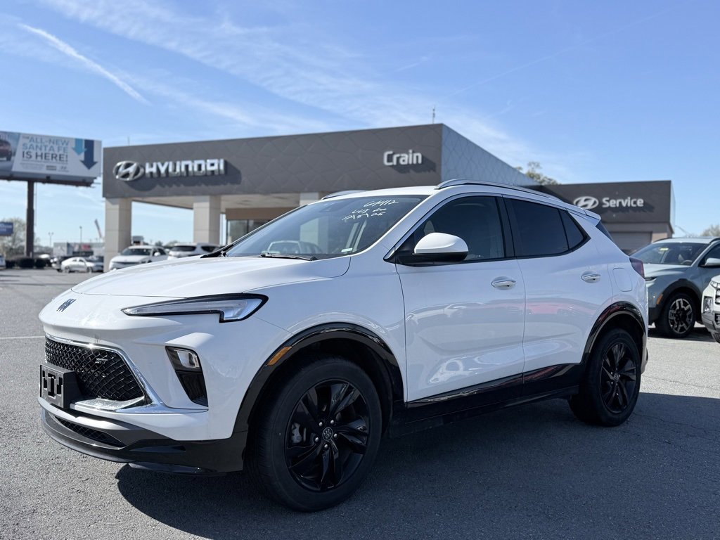 Used 2024 Buick Encore GX Sport Touring image 3