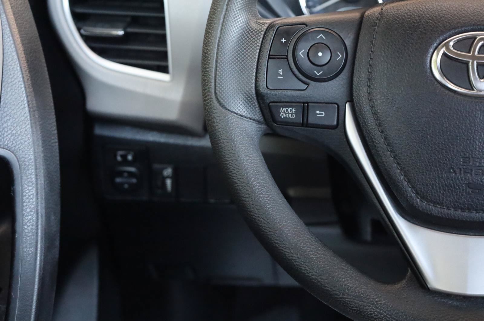 Used 2014 Toyota Corolla LE FWD image 33
