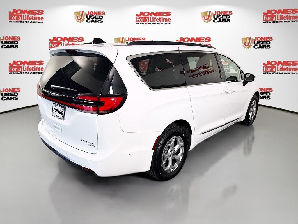 Used 2023 Chrysler Pacifica Limited AWD/4WD image 17