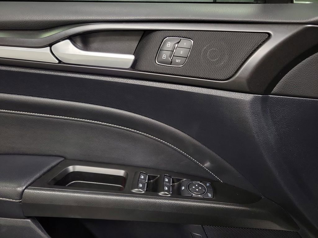 Used 2019 Ford Fusion Titanium image 19