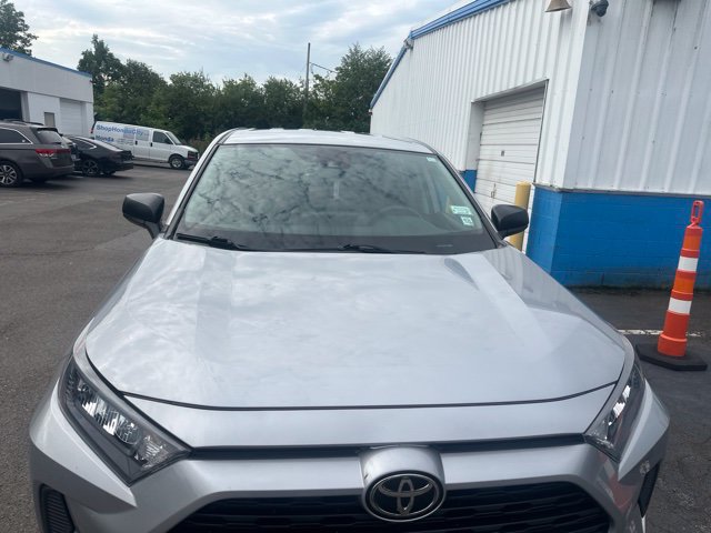 Used 2022 Toyota RAV4 LE AWD/4WD image 3