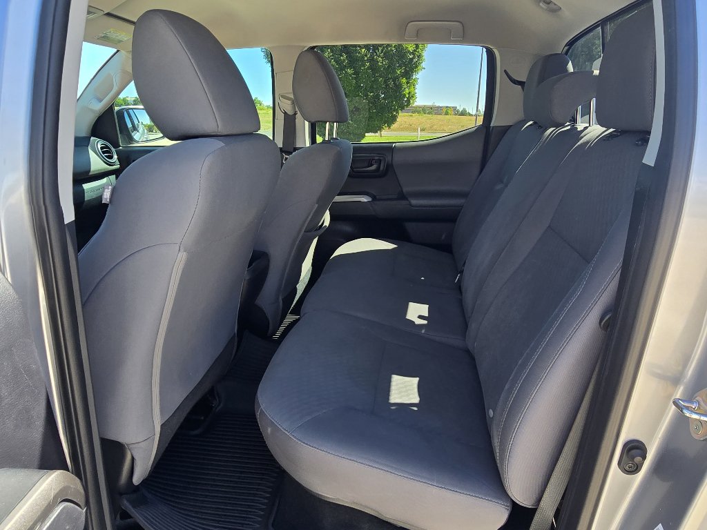 Used 2020 Toyota Tacoma SR5 AWD/4WD image 17