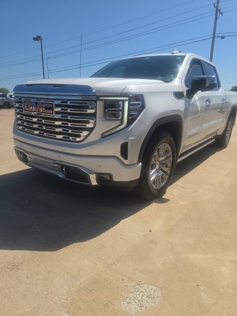 Used 2023 GMC Sierra 1500 Denali w/ Technology Package AWD/4WD image 3