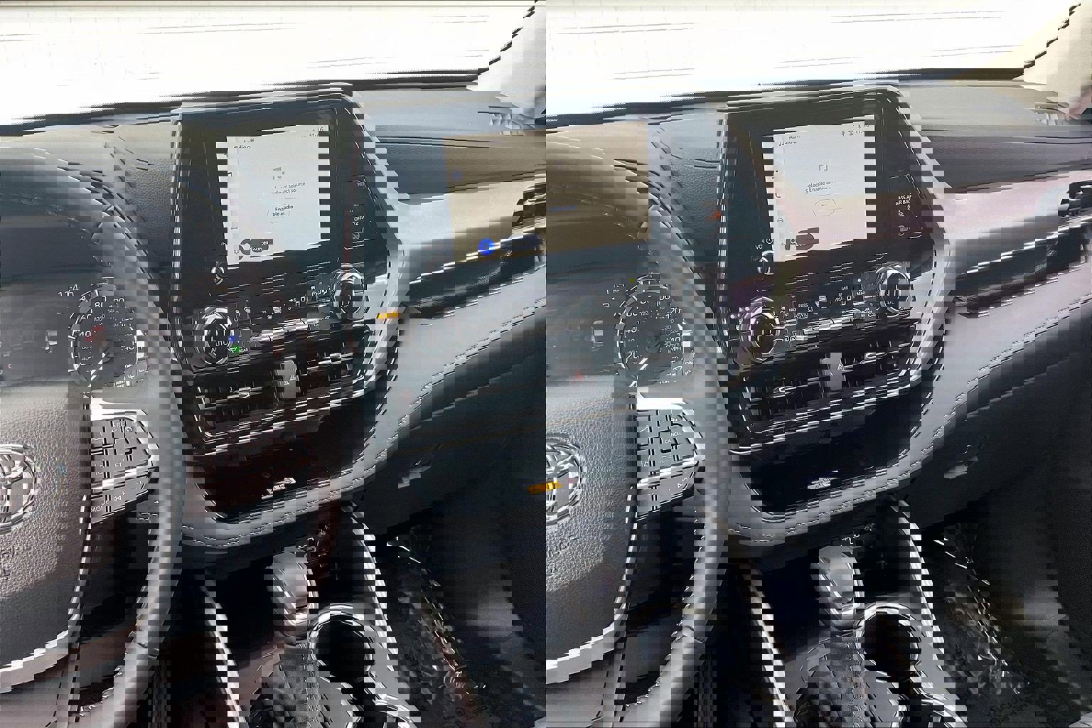 Used 2025 Toyota Highlander XLE image 7