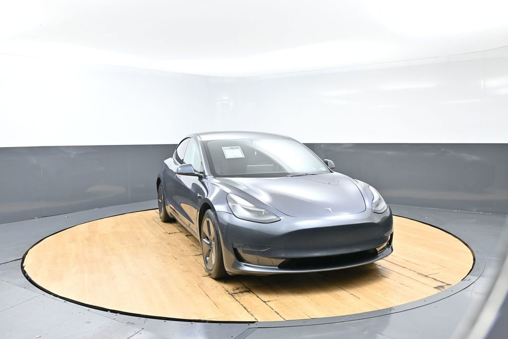 Used 2023 Tesla Model 3 Standard Range image 2