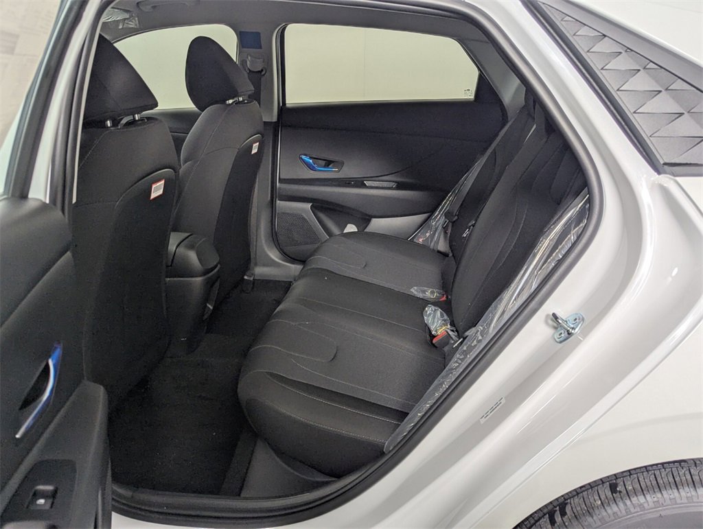 Certified 2025 Hyundai Elantra SE image 25