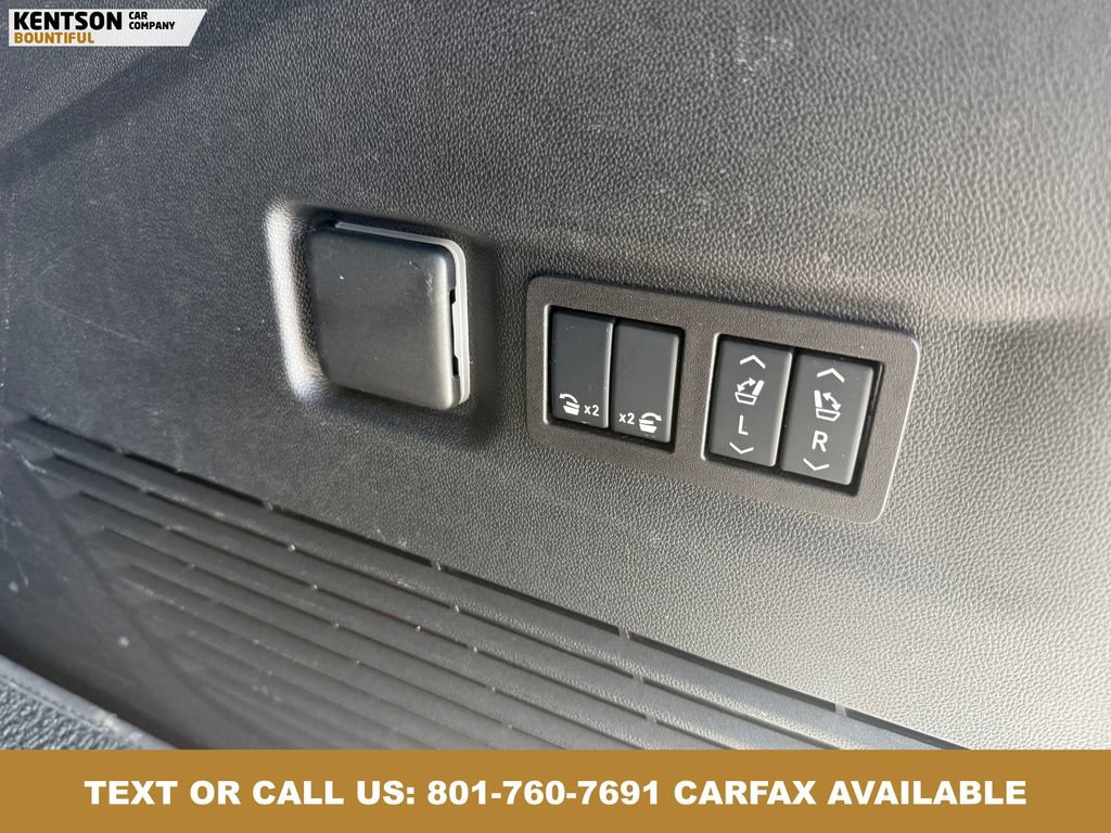 Used 2025 GMC Yukon XL Denali AWD/4WD image 40