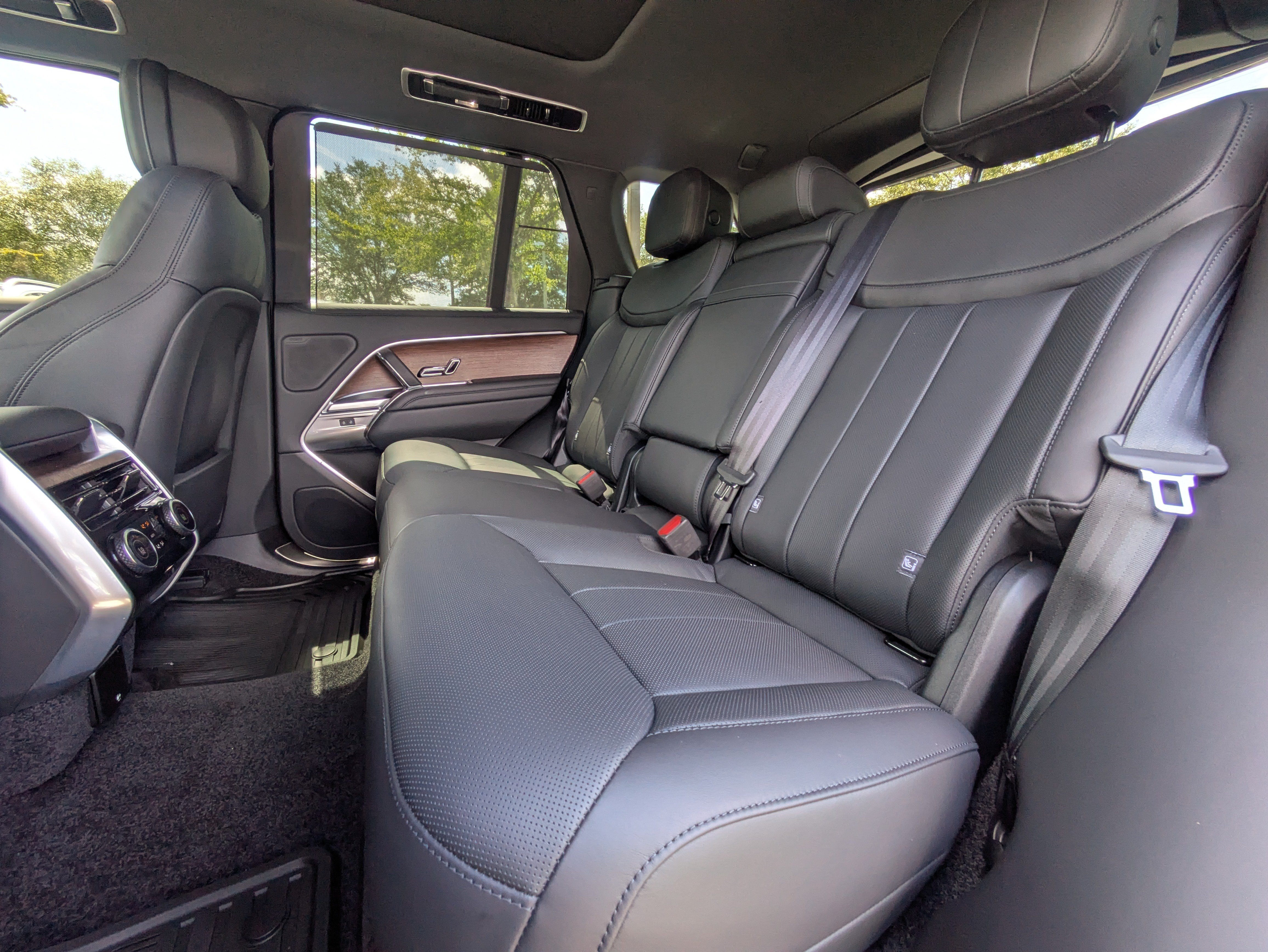 Used 2025 Land Rover Range Rover SE AWD/4WD image 13