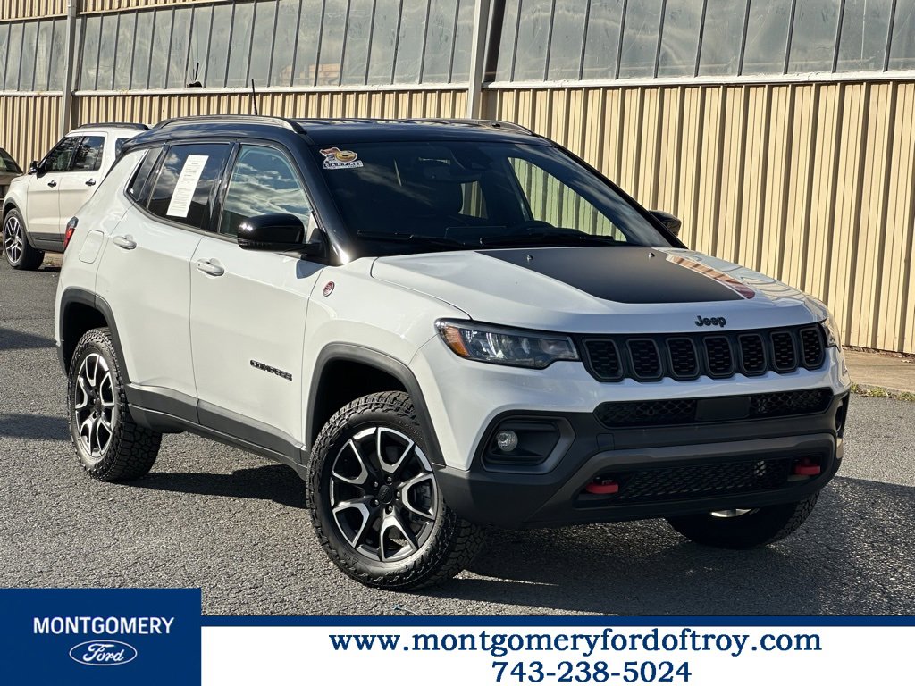 Used 2024 Jeep Compass Trailhawk image 1