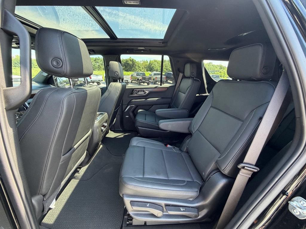 Used 2026 GMC Yukon Denali w/ Sun & Power Step Package AWD/4WD image 4