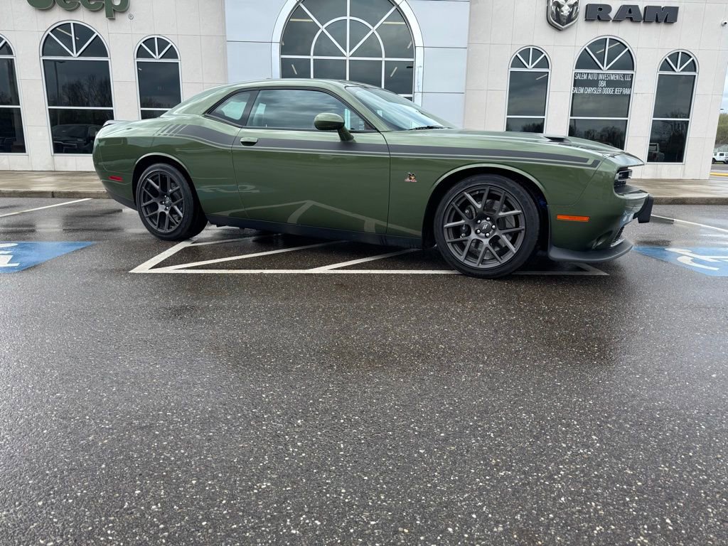 Used 2018 Dodge Challenger R/T Scat Pack w/ Leather Interior Group RWD image 2