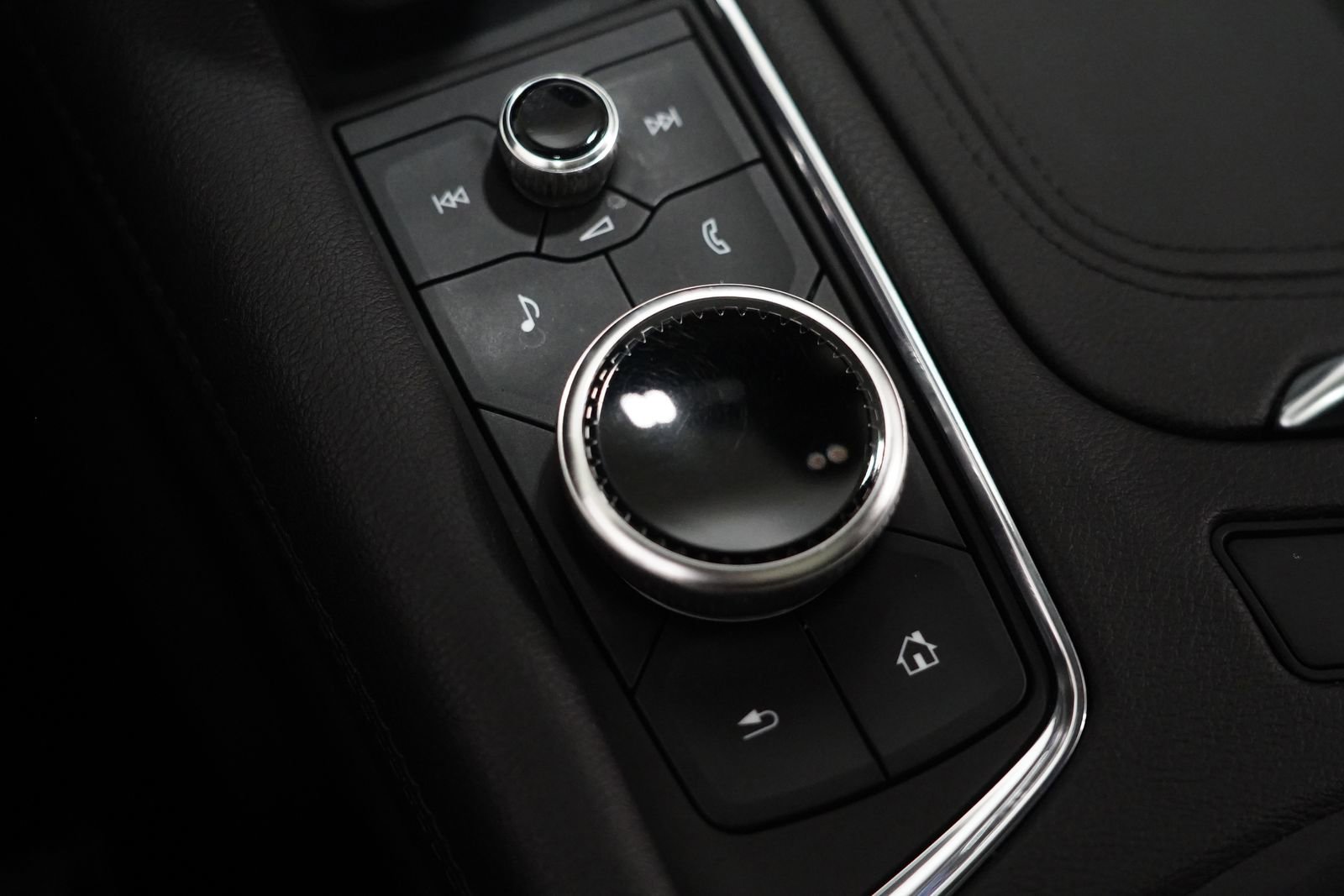 Used 2022 Cadillac XT5 Premium Luxury w/ LPO, Floor Liner Package image 30