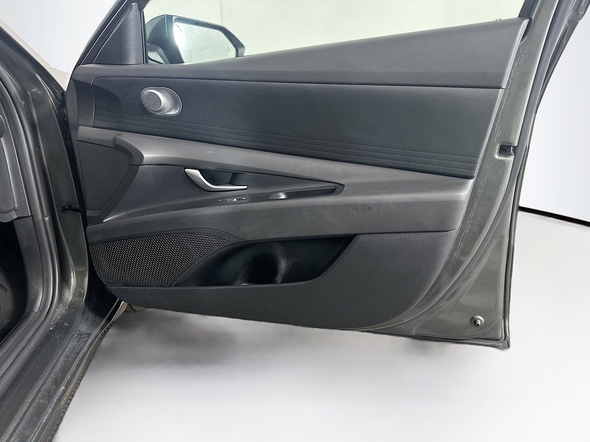 Used 2024 Hyundai Elantra Blue image 32