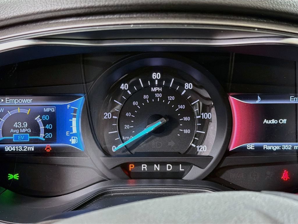 Used 2019 Ford Fusion SE FWD image 14
