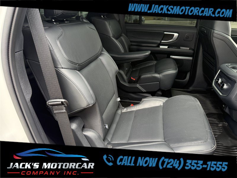 Used 2025 Ford Expedition Platinum w/ Stealth Appearance Package AWD/4WD image 23