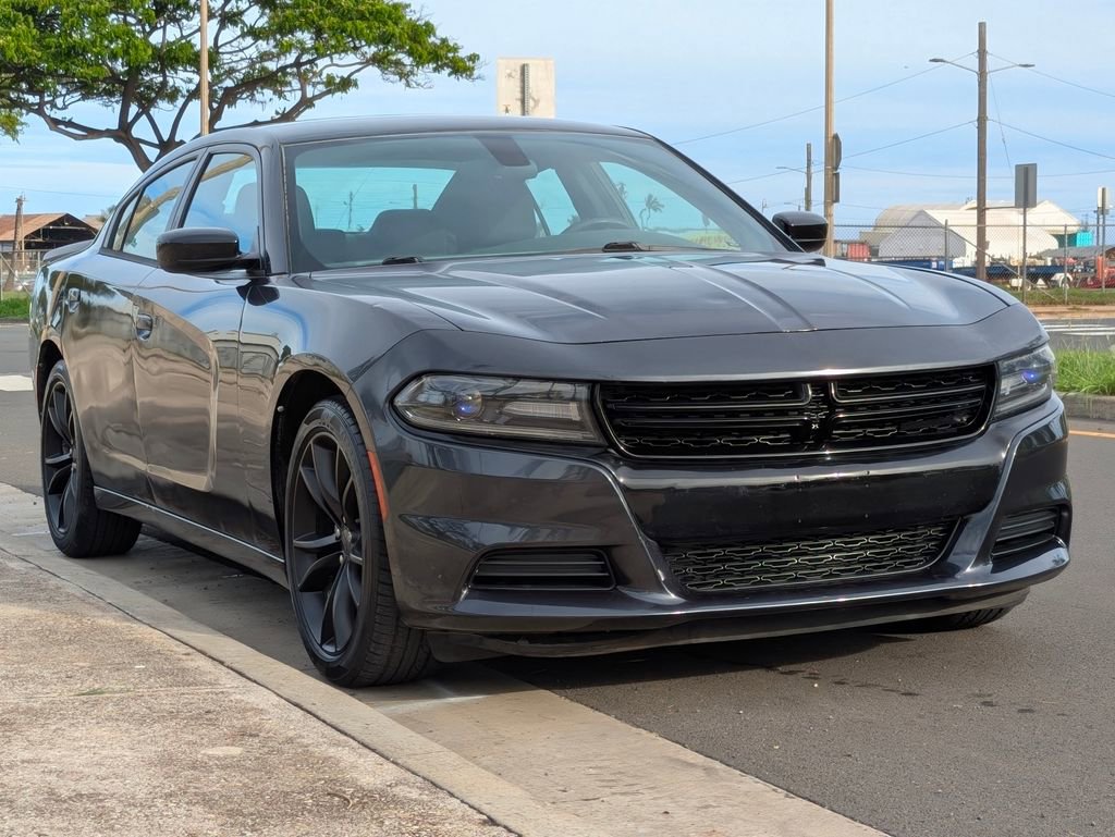 Used 2018 Dodge Charger SXT w/ Blacktop Package RWD image 6