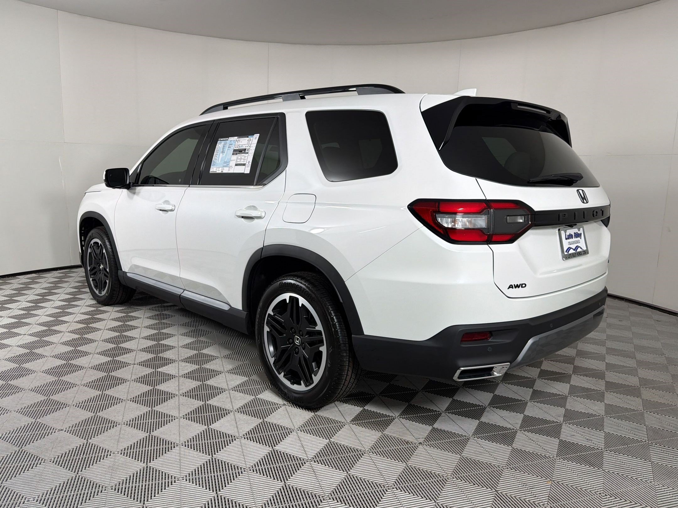 New 2026 Honda Pilot Touring image 3