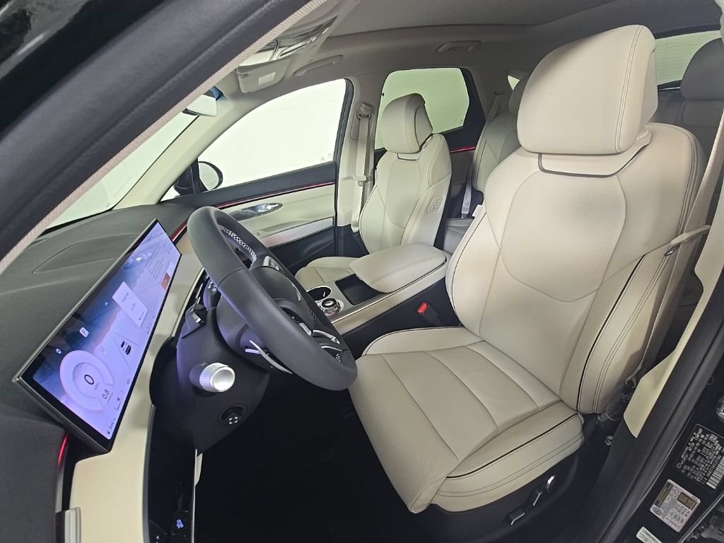 New 2027 Genesis GV70 2.5T Advanced AWD/4WD image 16