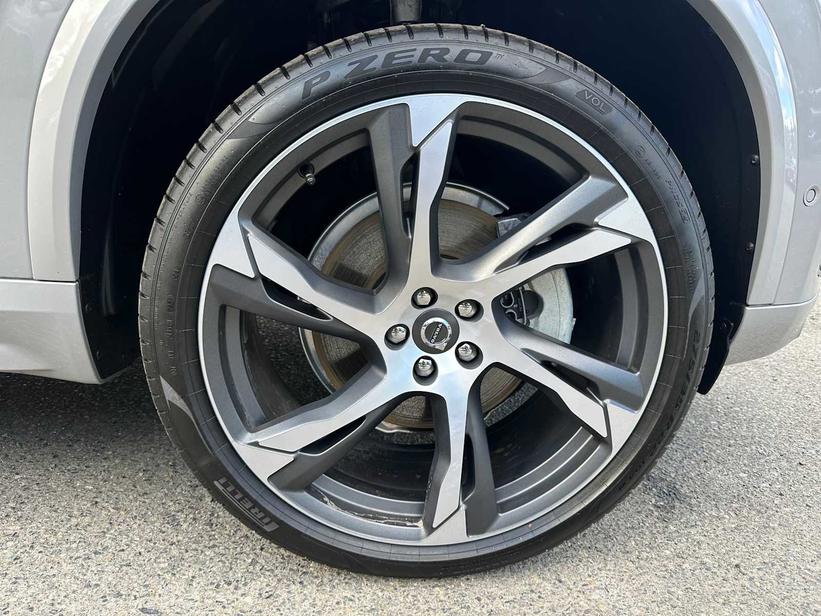 Used 2025 Volvo XC90 B6 Ultra w/ Lounge Package image 12