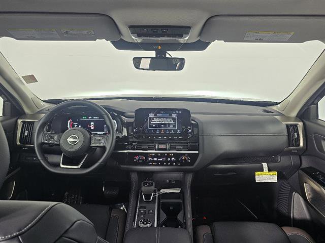 New 2025 Nissan Pathfinder Platinum AWD/4WD image 32