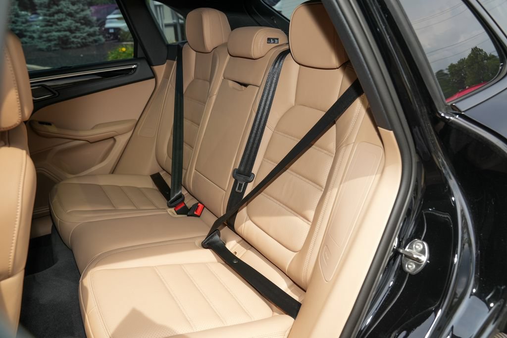 Certified 2026 Porsche Macan AWD/4WD image 34