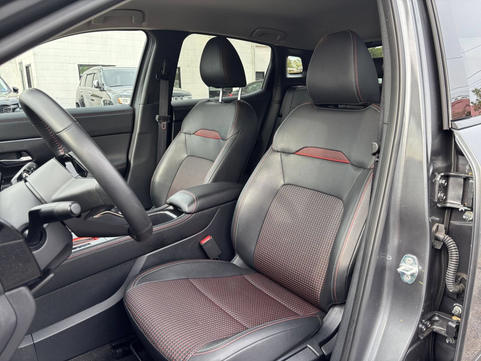 Used 2026 Nissan Kicks SR AWD/4WD image 34