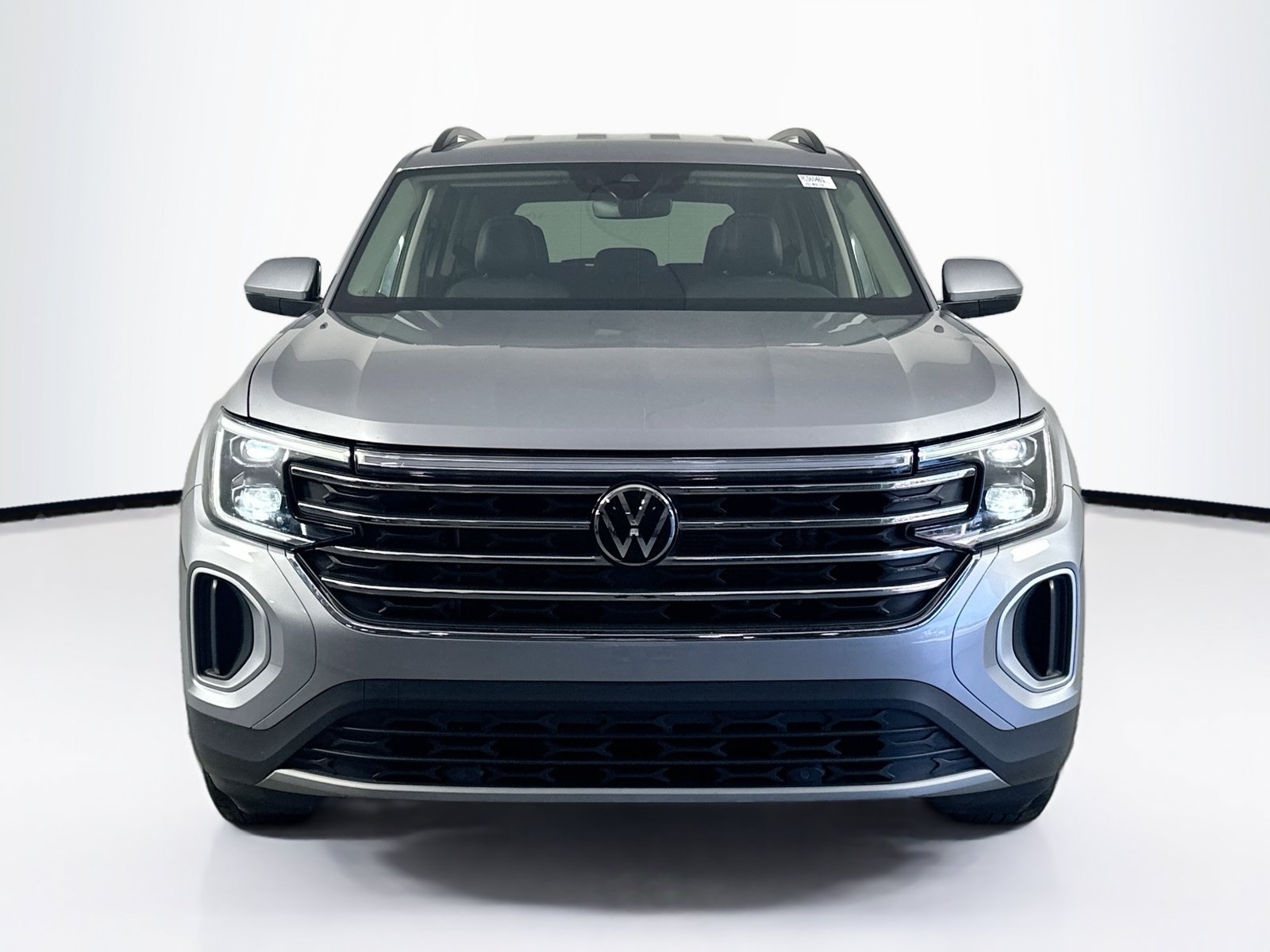 Used 2024 Volkswagen Atlas SE FWD image 2