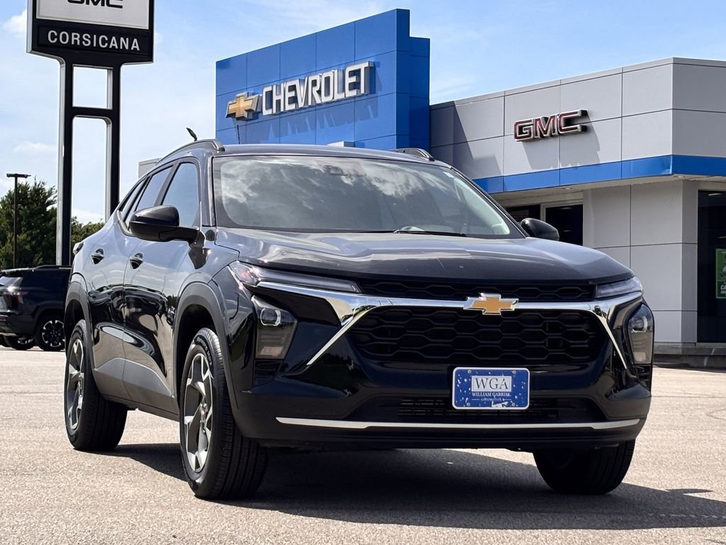 New 2026 Chevrolet Trax LT w/ Driver Confidence Package FWD image 2