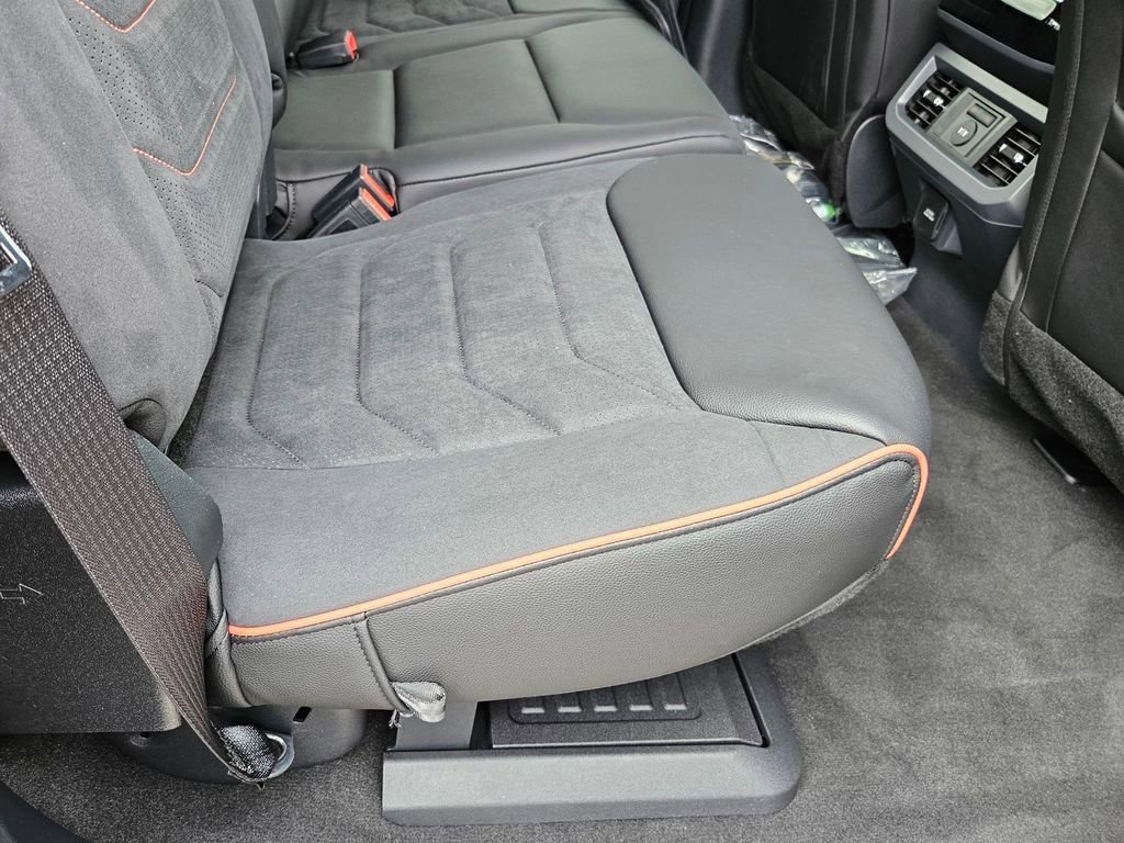 New 2026 Ford F250 Lariat w/ Black Appearance Package image 34
