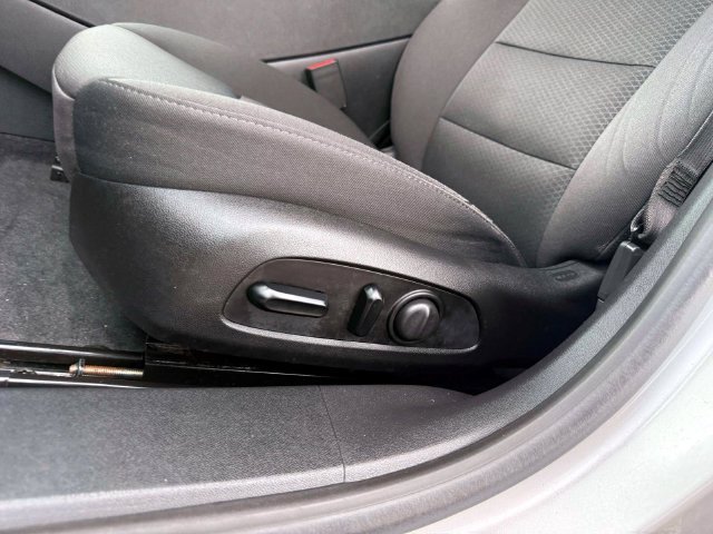 Used 2020 Chevrolet Malibu LT FWD image 19