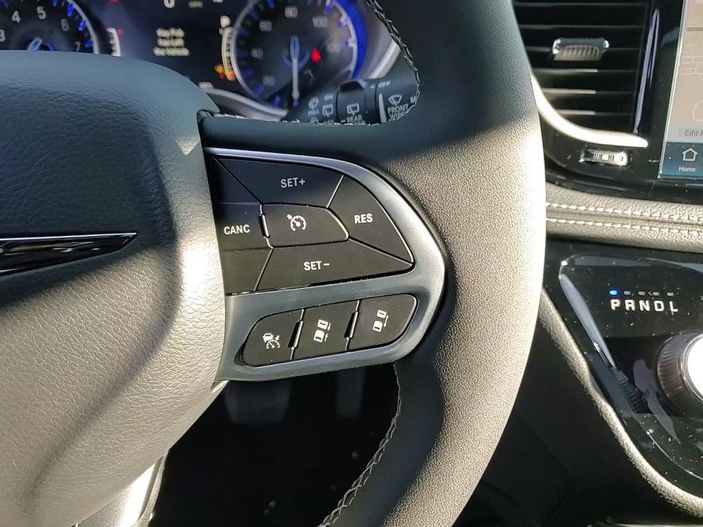 New 2026 Chrysler Pacifica Select AWD/4WD image 14