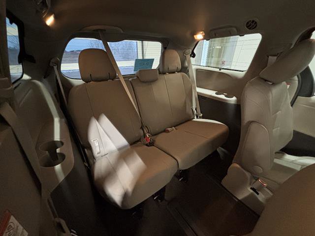 Used 2017 Toyota Sienna Limited image 21