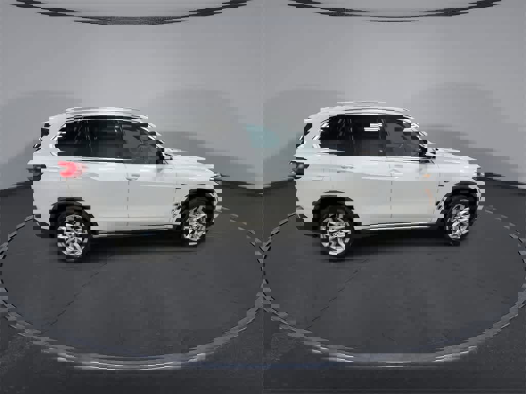 Used 2022 BMW X5 xDrive45e w/ Climate Comfort Package image 9
