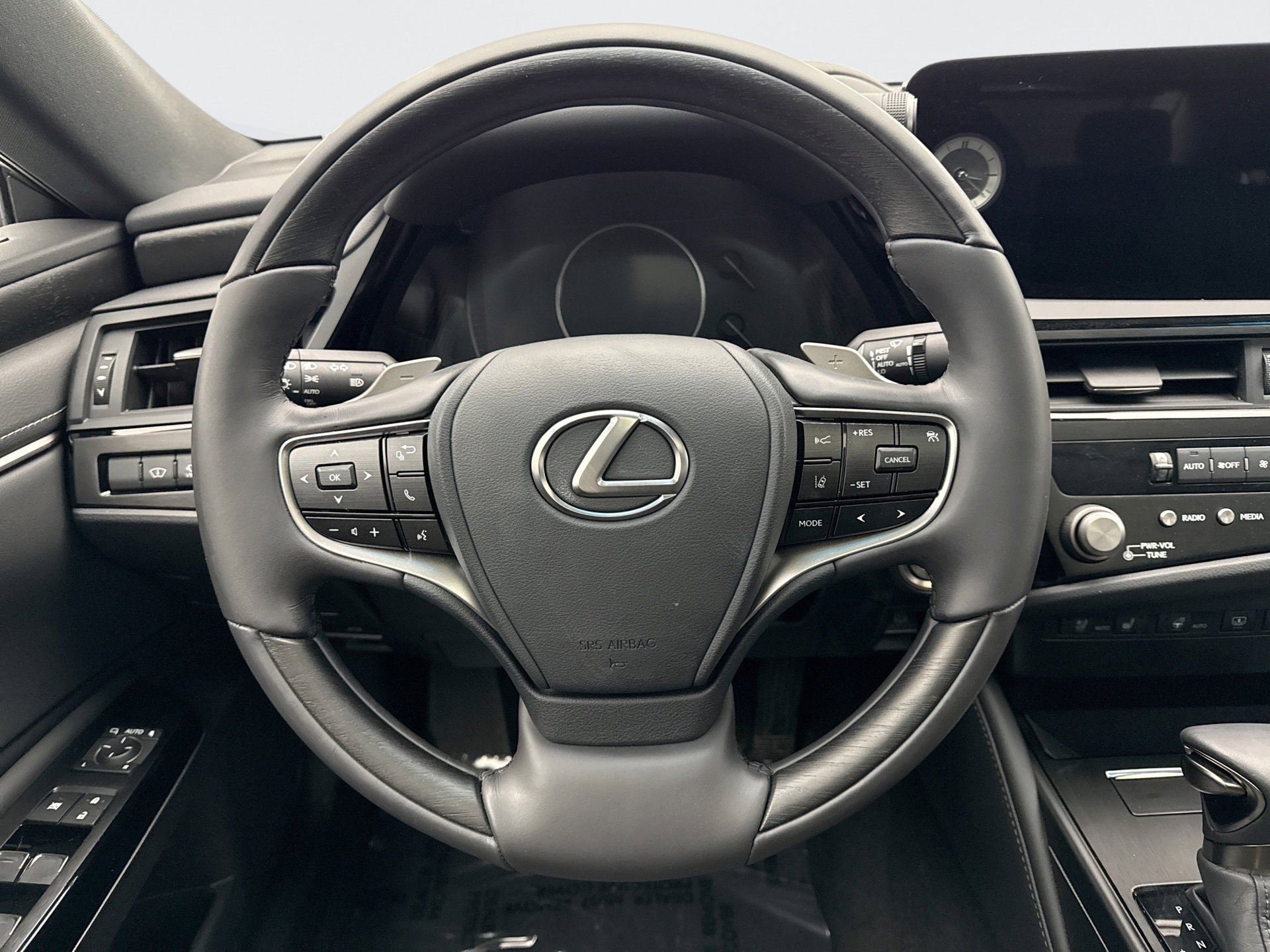 Used 2024 Lexus ES 350 w/ Luxury Package image 12