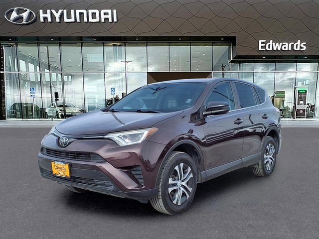 Used 2018 Toyota RAV4 LE image 1
