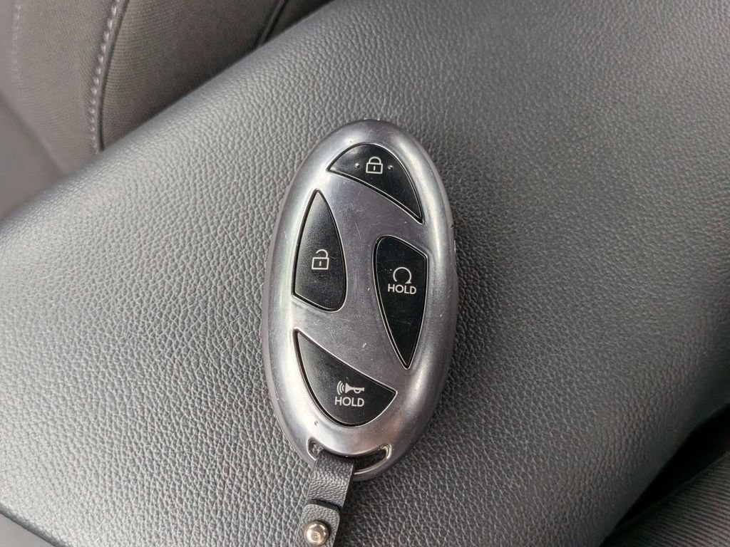 Used 2025 Hyundai Elantra Sport FWD image 27